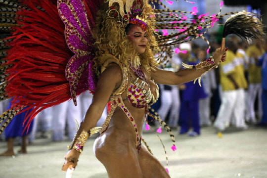 브라질의 삼바축제 장면 [EPA]